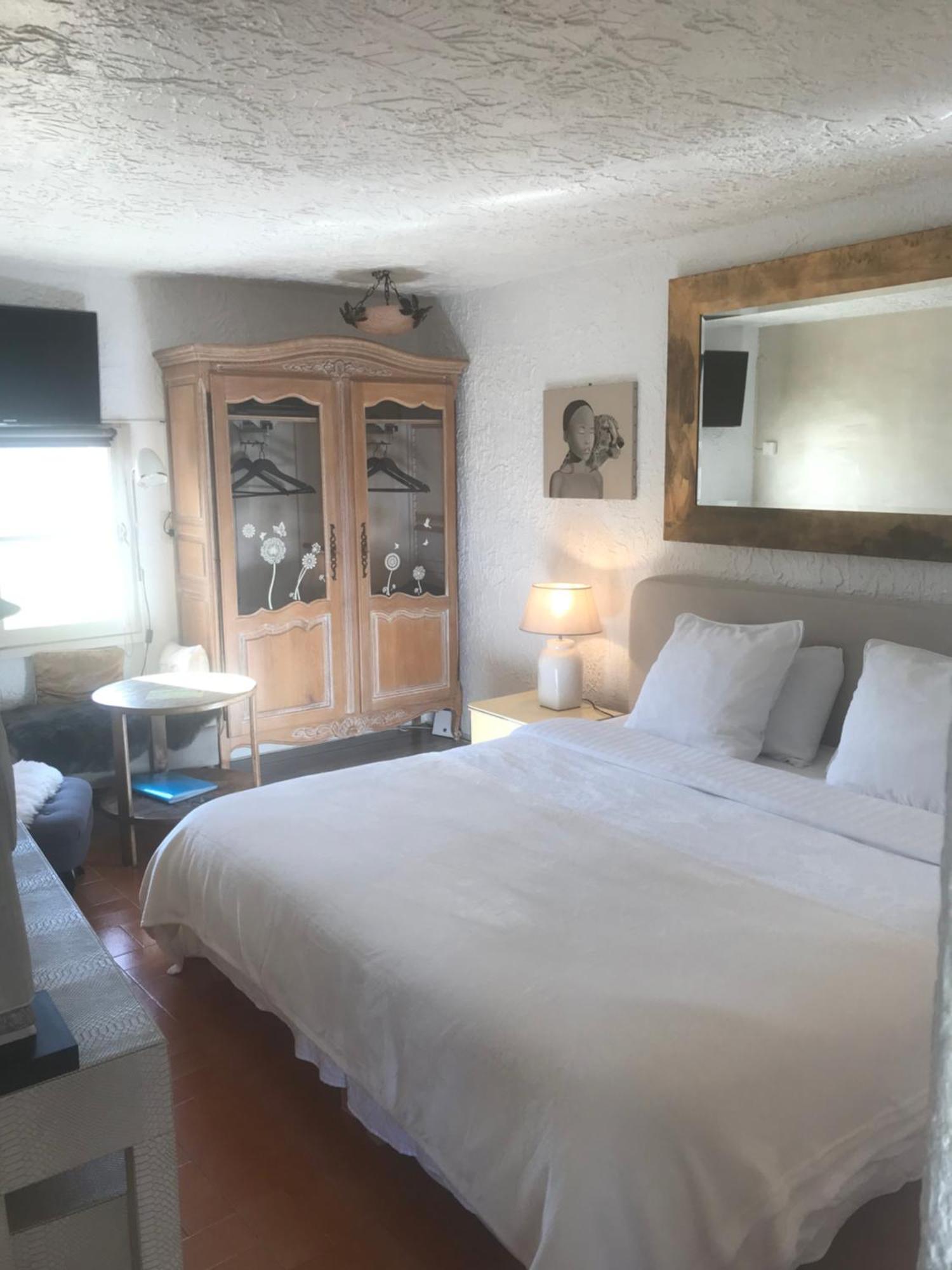 Bed and Breakfast Mas Giro à Le Bar-sur-Loup Extérieur photo